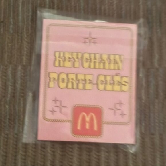 McDonald’s Shania Twain Pink Cowboy Boots Keychain Canada Exclusive 2025 NIP - Picture 2 of 3